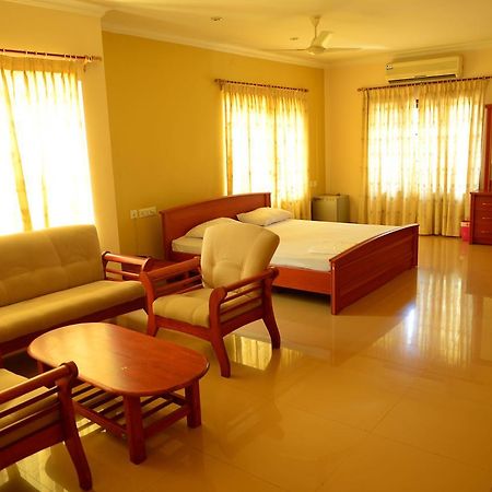 Mascot Paradise City Hotel Tellicherry Esterno foto