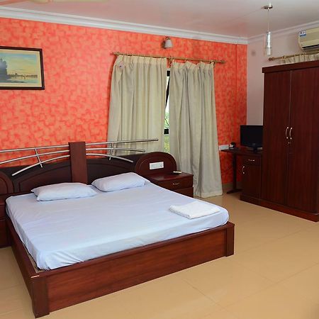 Mascot Paradise City Hotel Tellicherry Esterno foto