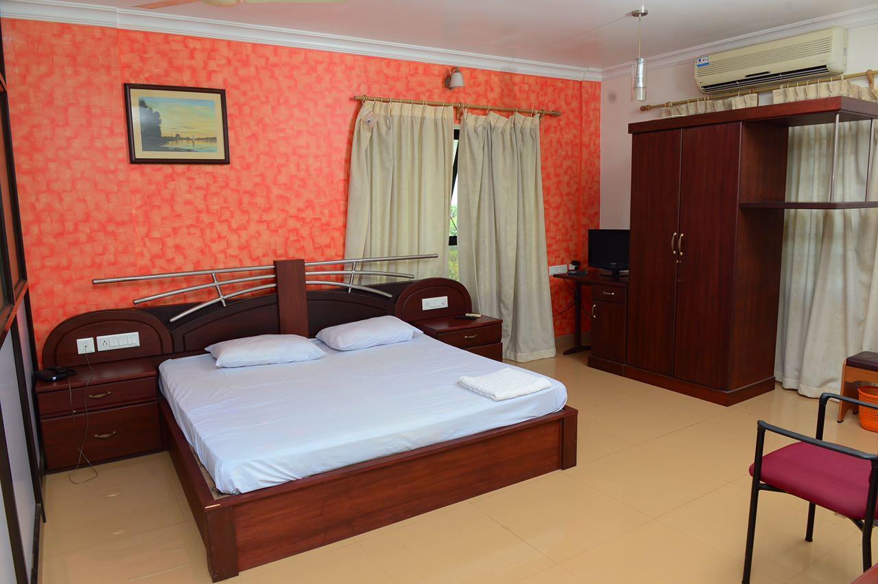 Mascot Paradise City Hotel Tellicherry Esterno foto
